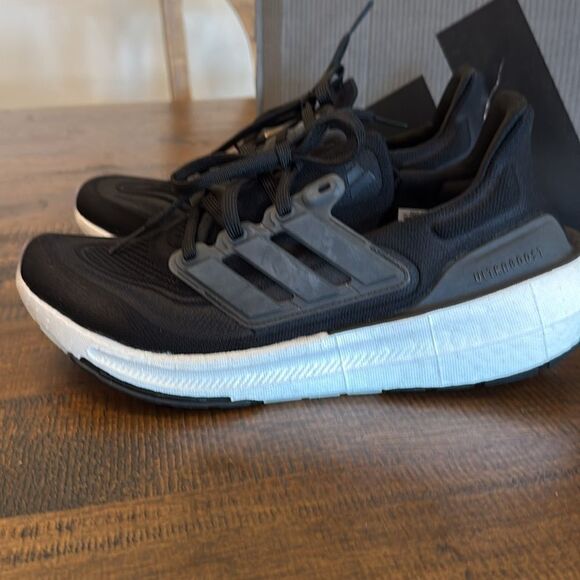 Adidas UltraBoost Women’s 10 NIB - Picture 6 of 8